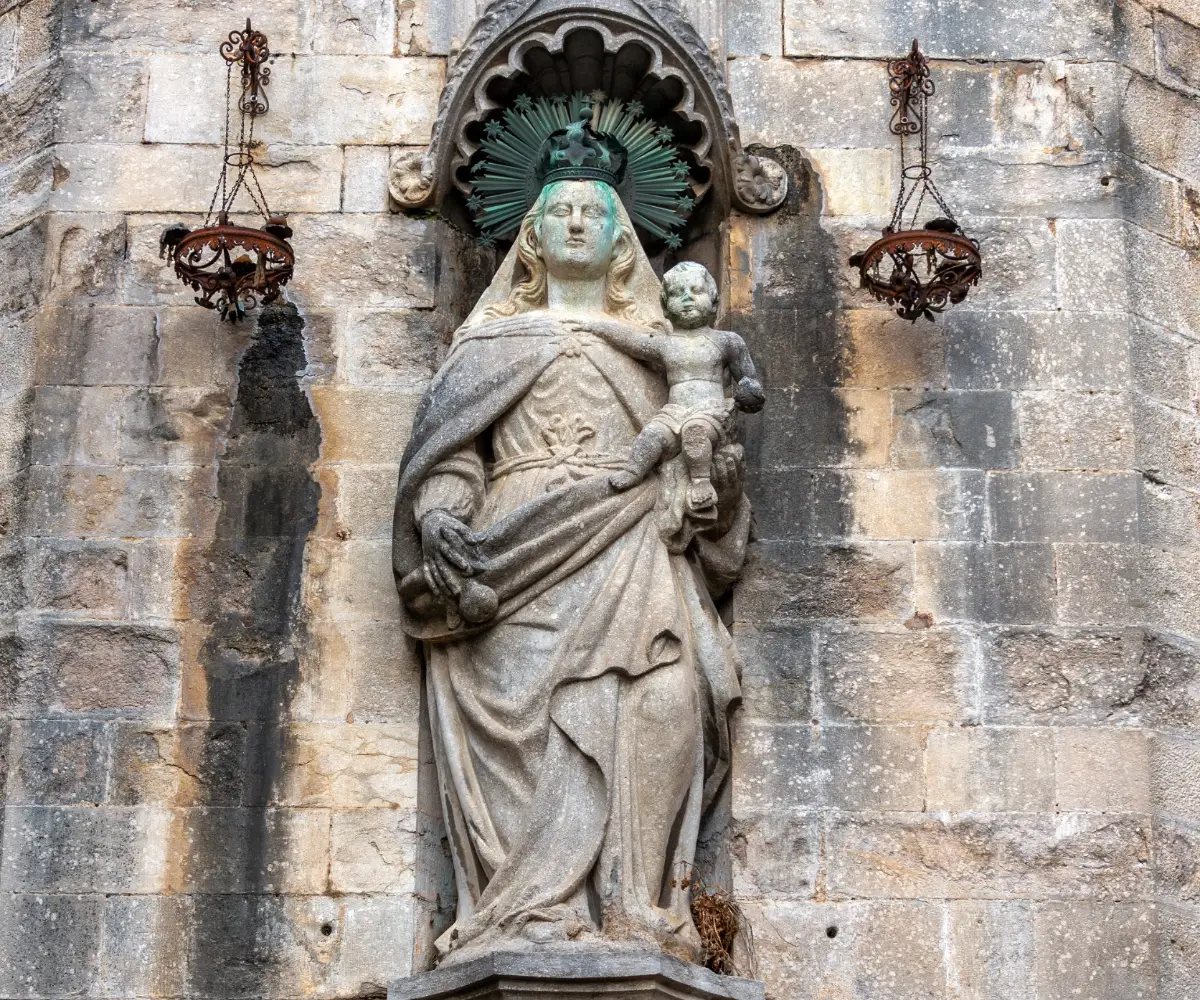estatua virgen